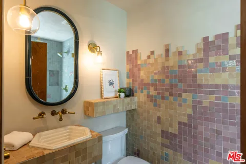 $2,995,000 | 21165 Entrada Road, Topanga, CA 90290