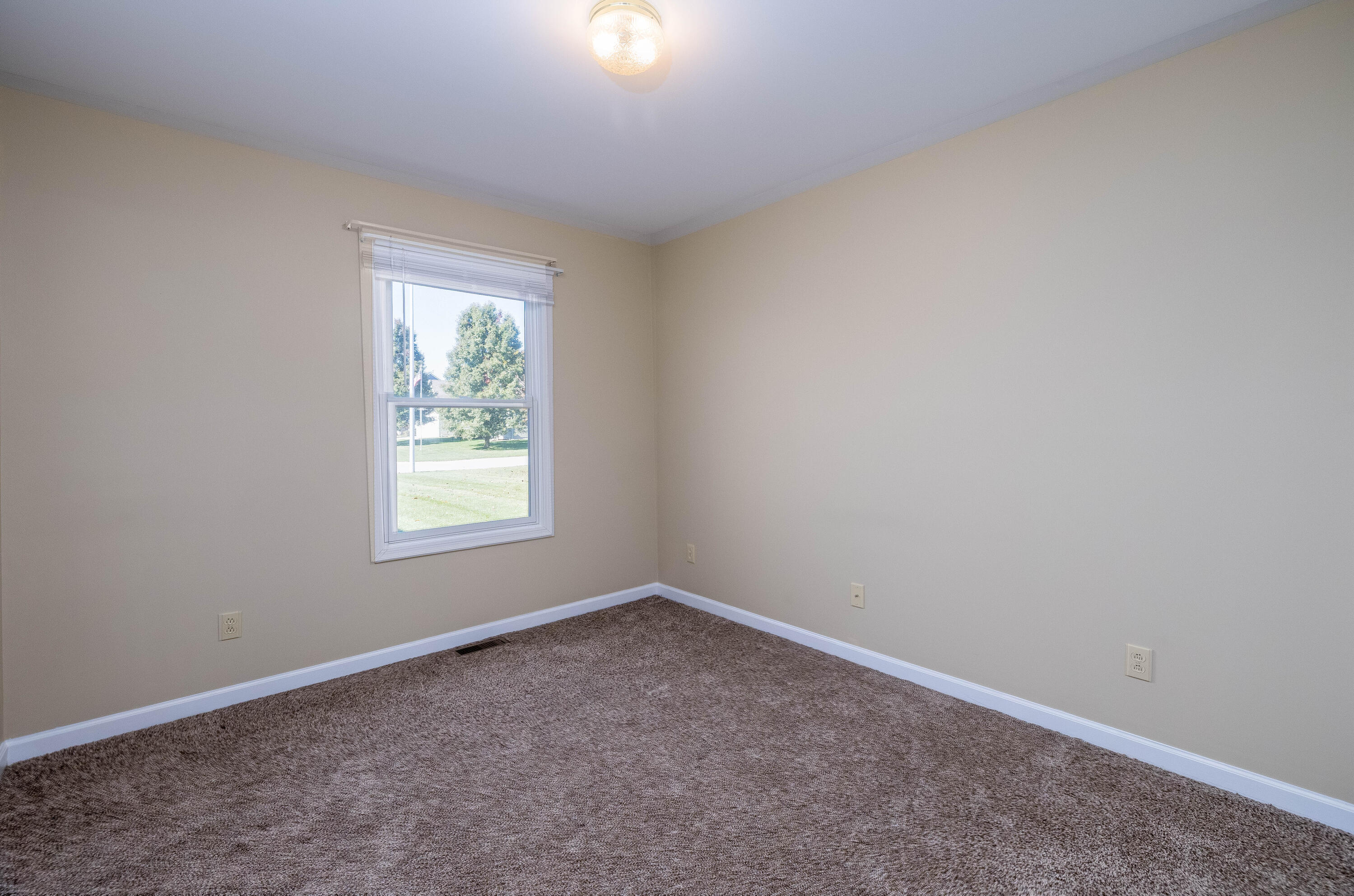 431 Pheasant Run Rensselaer, IN 47978 - Photo 29 of 31 an empty room with windows