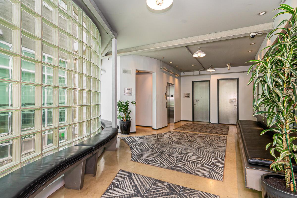 60 East Spring Street, Unit 203 Columbus, OH 43215 - Photo 4 of 40 Sixty Spring Lobby
