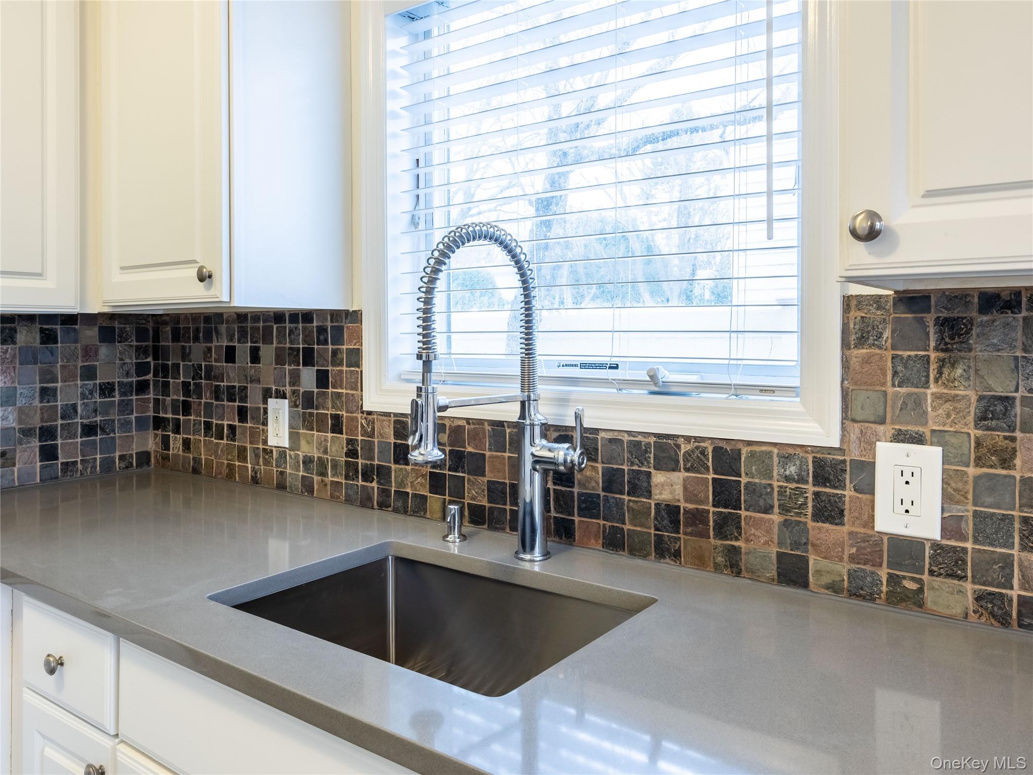 21 Marwood Road North, Unit RIGHT SIDE Port Washington, NY 11050 - Photo 6 of 20 Gallery Image 6
