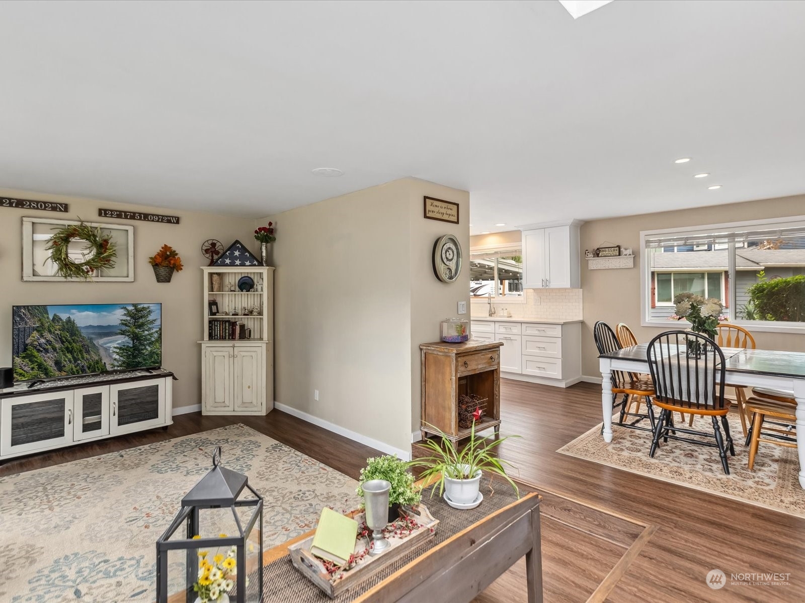 4715 156th Street Southwest Edmonds, WA 98026 - Photo 4 of 31 Gallery Image 4