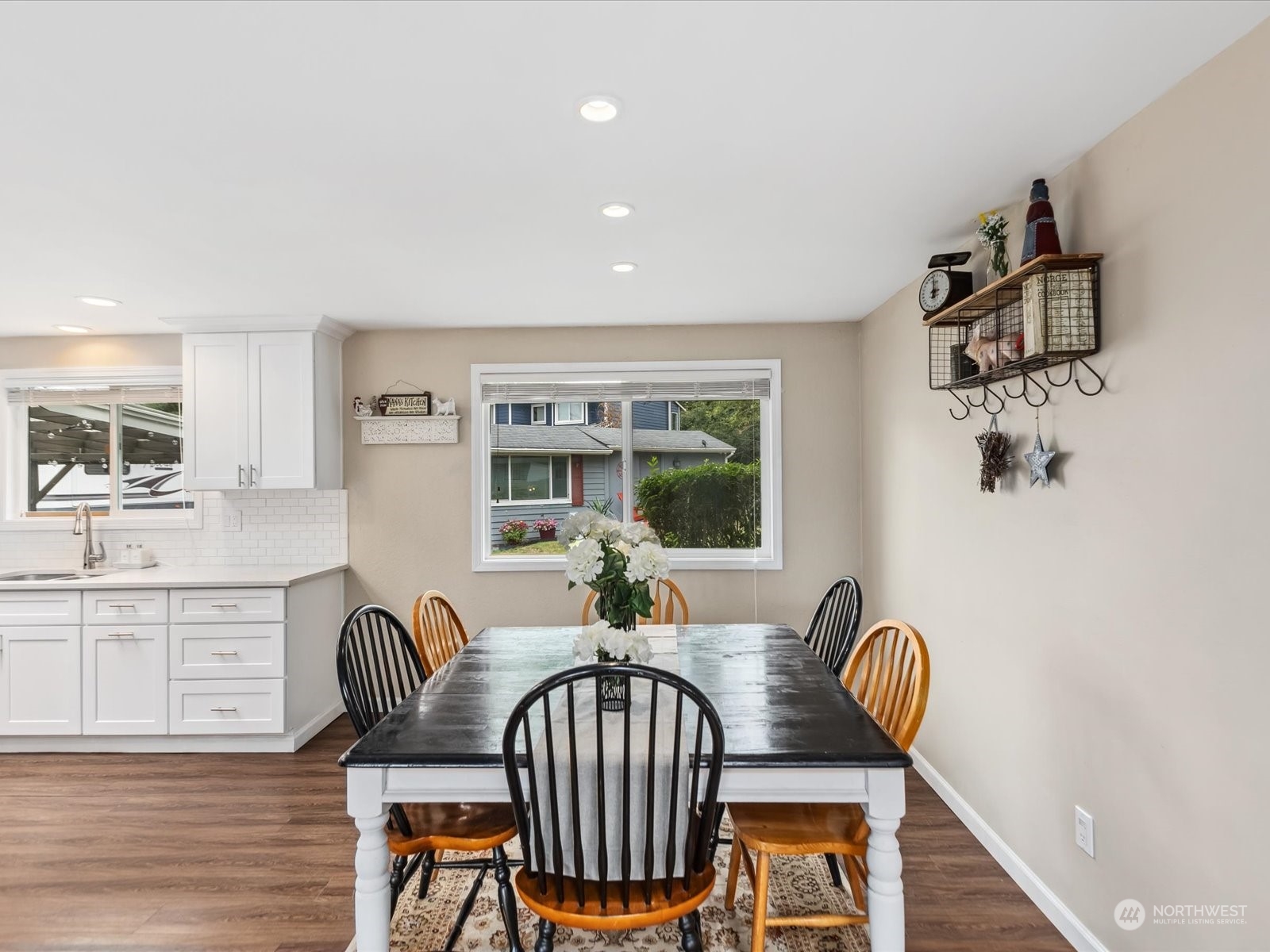 4715 156th Street Southwest Edmonds, WA 98026 - Photo 6 of 31 Gallery Image 6