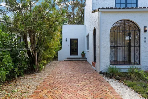 a view of house with garden