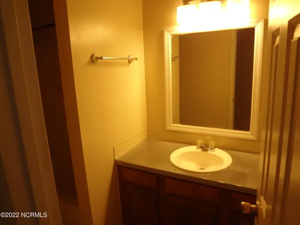 $1,200 | 135 West Victoria Court, Unit B, Greenville, NC 27834
