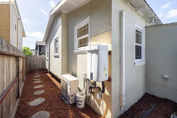 $449,000 | 1082 16th Street, Oakland, CA 94607