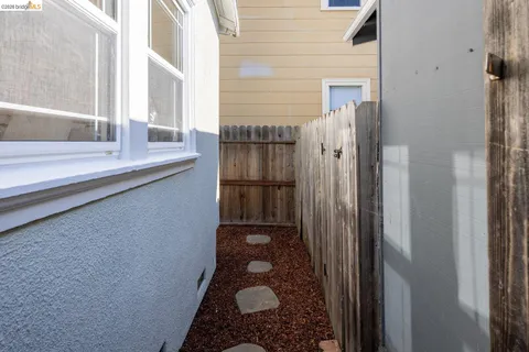 $519,000 | 1082 16th Street, Oakland, CA 94607