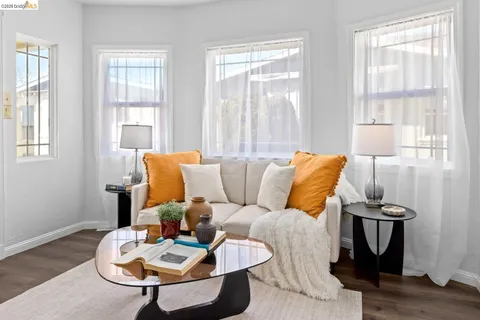 $449,000 | 1082 16th Street, Oakland, CA 94607