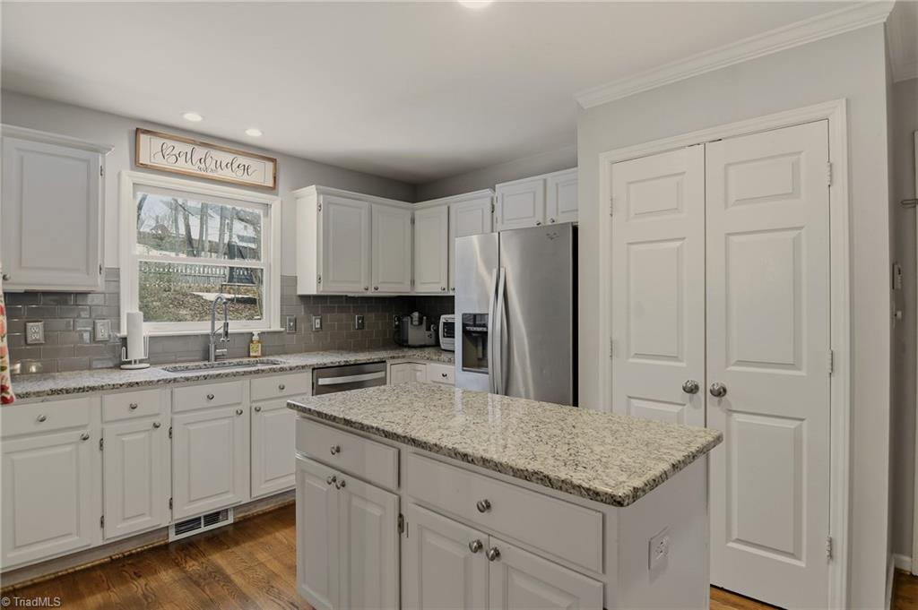 317 Canterbury Road High Point, NC 27262 - Photo 13 of 32