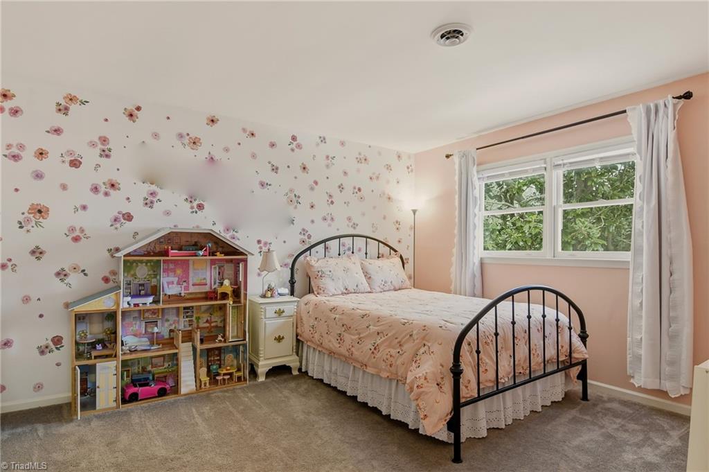 317 Canterbury Road High Point, NC 27262 - Photo 25 of 32