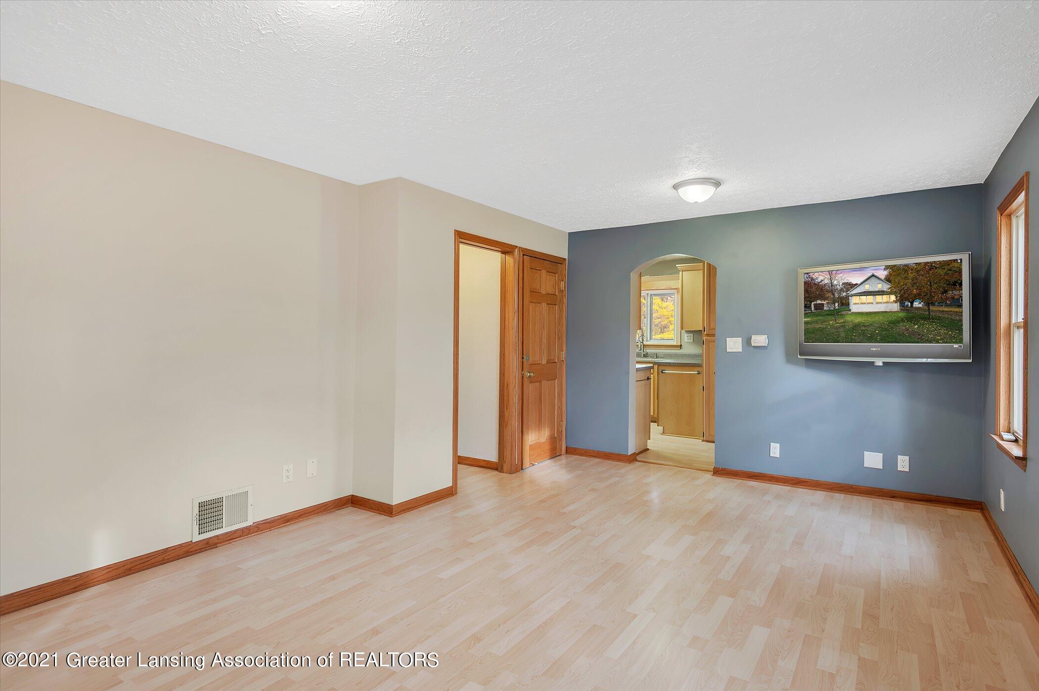 301 Stoner Road Lansing, MI 48917 - Photo 8 of 40 08-301-Stoner-Rd-Windowstill-Real-Estate