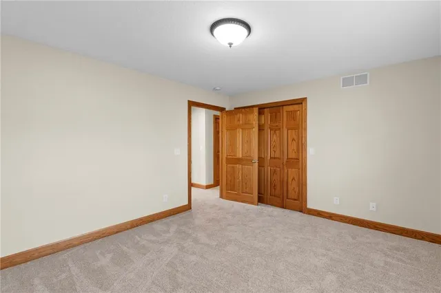 $432,900 | 305 Eagles Landing Parkway, Cameron, MO 64429