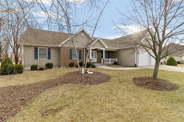 $432,900 | 305 Eagles Landing Parkway, Cameron, MO 64429
