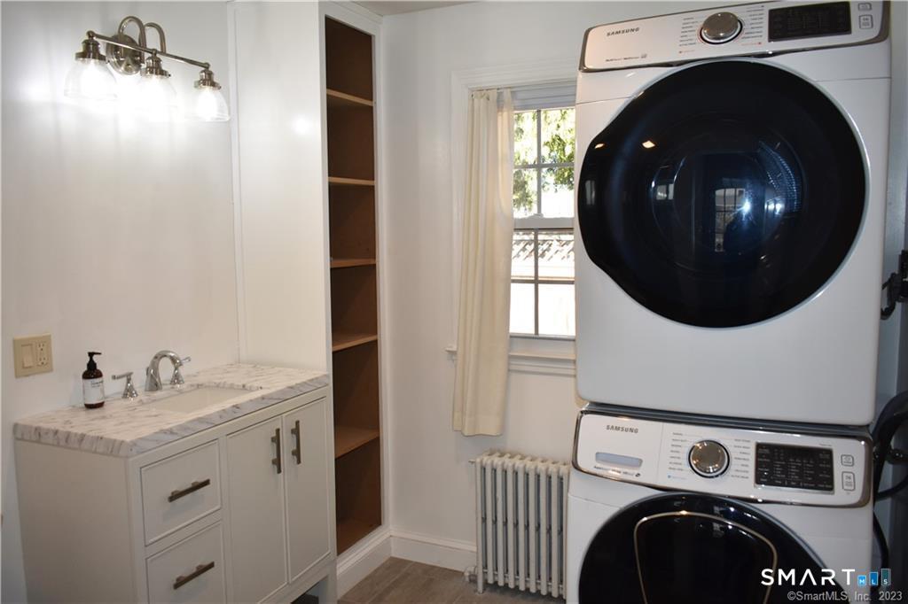 12 Southfield Road Fairfield, CT 06824 - Photo 11 of 35 Beautiful First floor full bath with laundry