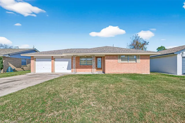 $1,725 | 2607 Penfield Drive, Pasadena, TX 77506
