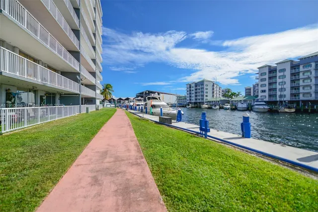 a view of a terrace with sky view