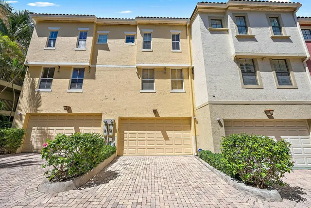 $6,200 | 696 Fern Street, West Palm Beach, FL 33401