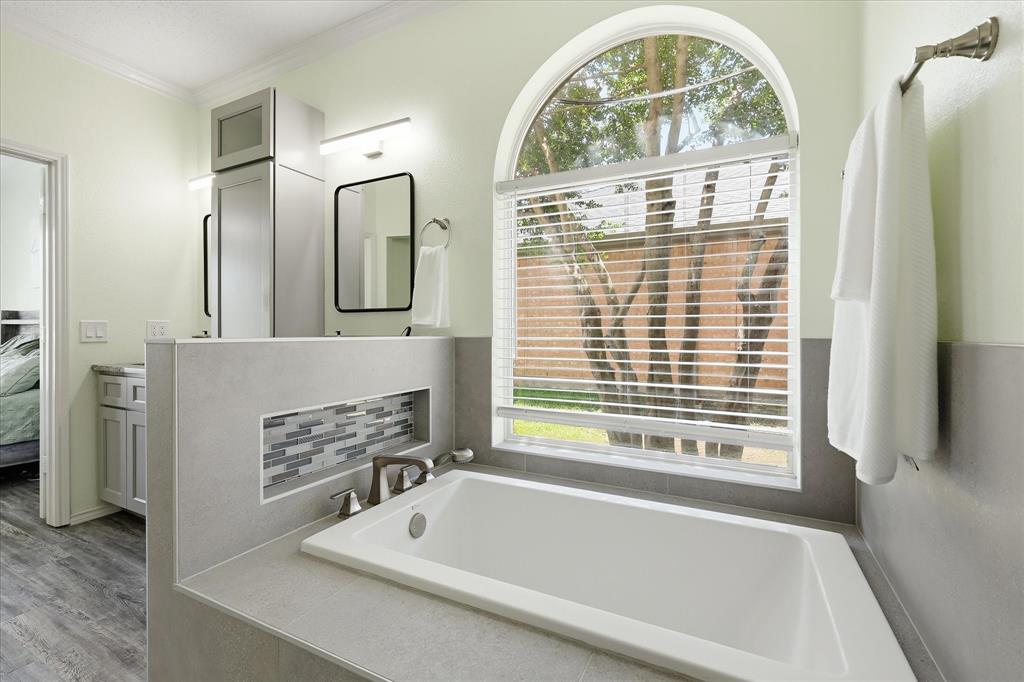 2112 Loon Lake Road Denton, TX 76210 - Photo 21 of 40 Large soaking tub in primary bathroom