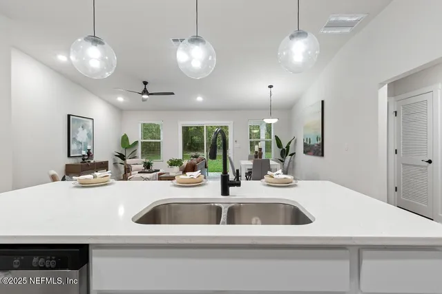 $379,900 | 2535 Sunflower Avenue, Middleburg, FL 32068