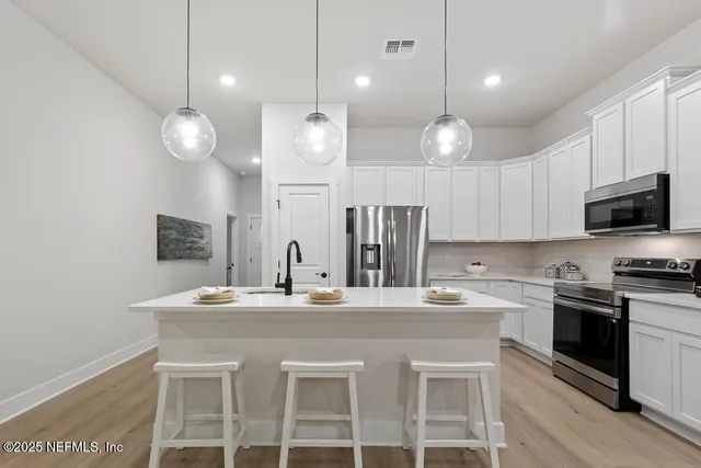 $379,900 | 2535 Sunflower Avenue, Middleburg, FL 32068