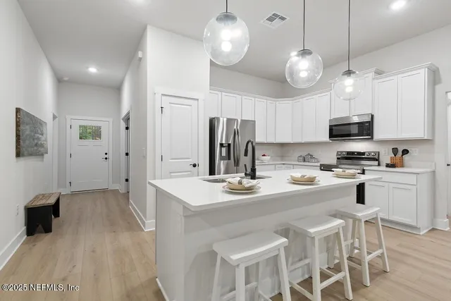 $379,900 | 2535 Sunflower Avenue, Middleburg, FL 32068