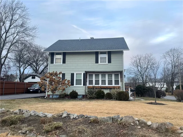 $2,400 | 2 Brook Street, Unit 2, Smithfield, RI 02917