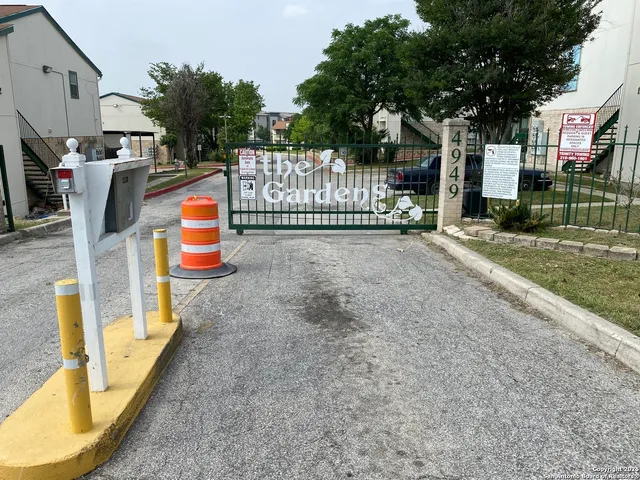 a view of workspace with wooden floor washer and dryer