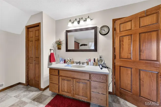 $414,999 | 27057 Pike 434, Middletown, MO 63359