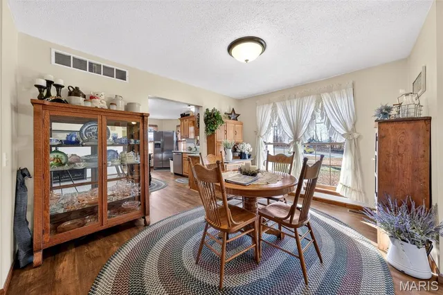 $414,999 | 27057 Pike 434, Middletown, MO 63359