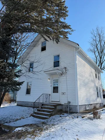 $3,500 | 29 Hall Place, Exeter, NH 03833