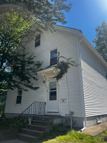 $3,500 | 29 Hall Place, Exeter, NH 03833