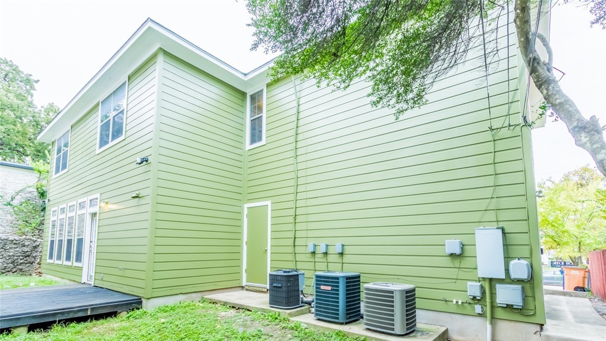 306 East 34th Street, Unit A Austin, TX 78705 - Photo 21 of 25 a view of a house with a backyard