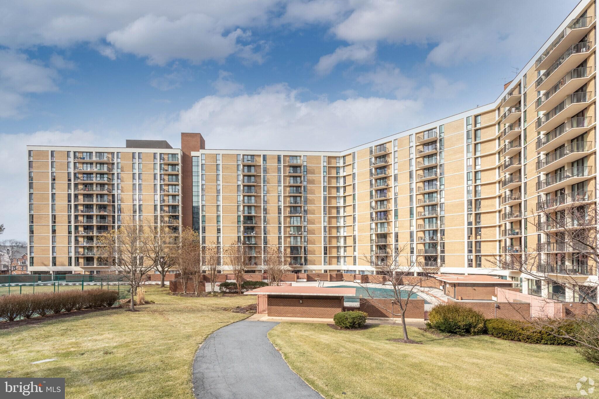 6800 Fleetwood Road, Unit 818 McLean, VA 22101 - Photo 1 of 24
