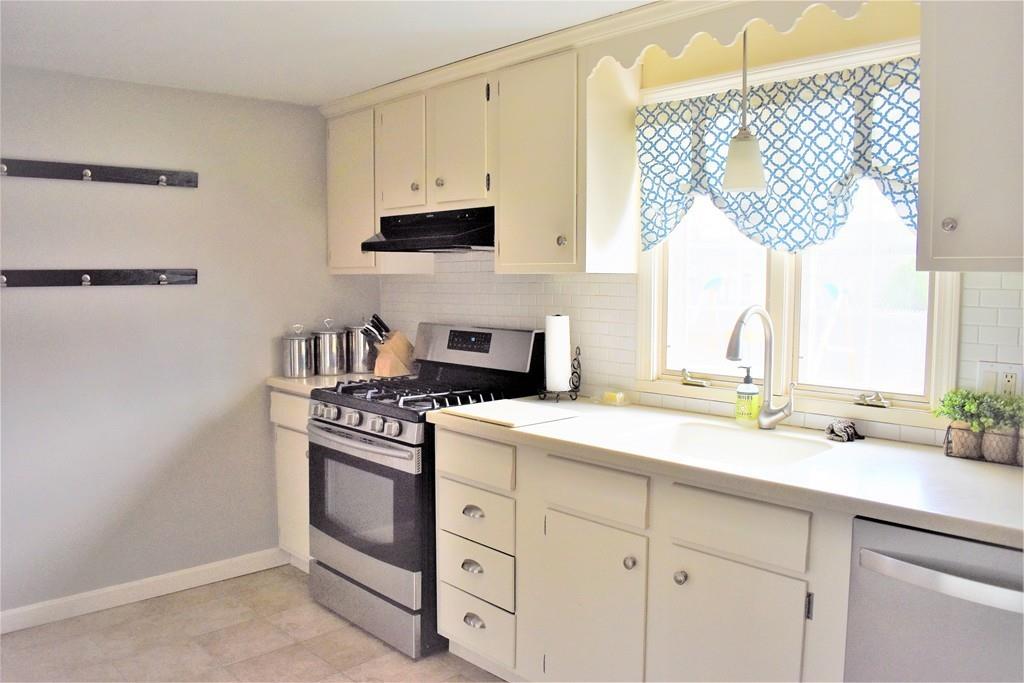 75 Riley Avenue Somerset, MA 02726 - Photo 7 of 33