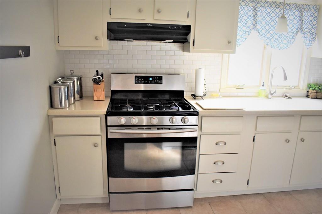 75 Riley Avenue Somerset, MA 02726 - Photo 8 of 33