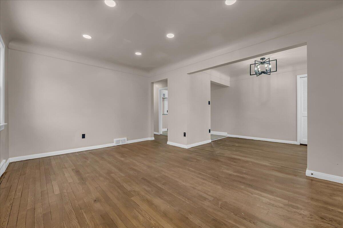 20285 Glastonbury Road Detroit, MI 48219 - Photo 5 of 26 05-20285 Glastonbury Rd-5