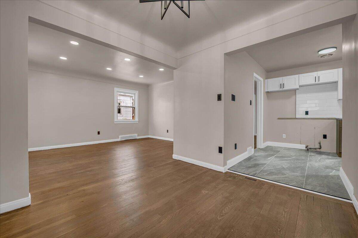 20285 Glastonbury Road Detroit, MI 48219 - Photo 6 of 26 06-20285 Glastonbury Rd-6