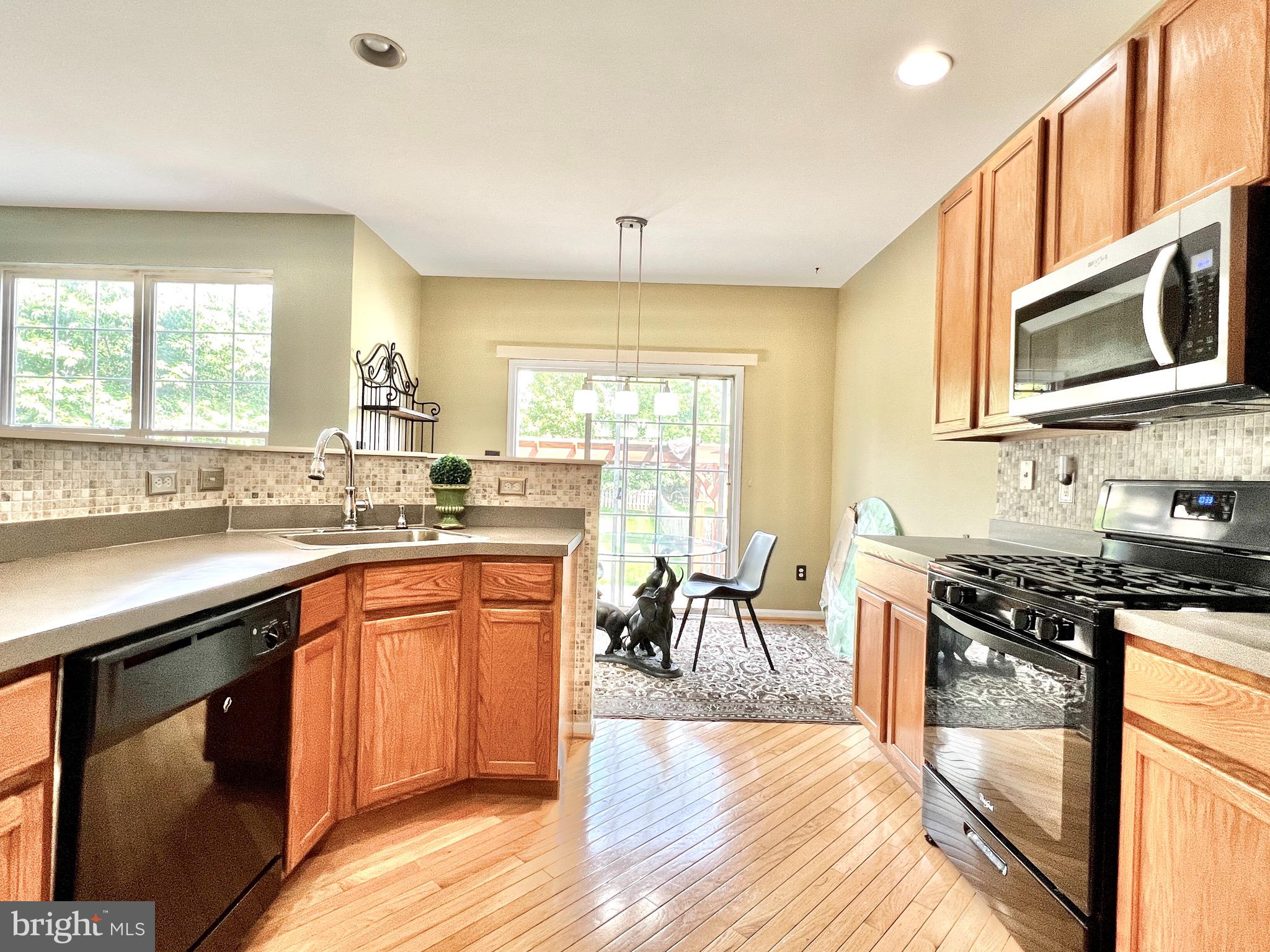 104 Threadleaf Terrace Burlington, NJ 08016 - Photo 5 of 28 Light filled kitchen