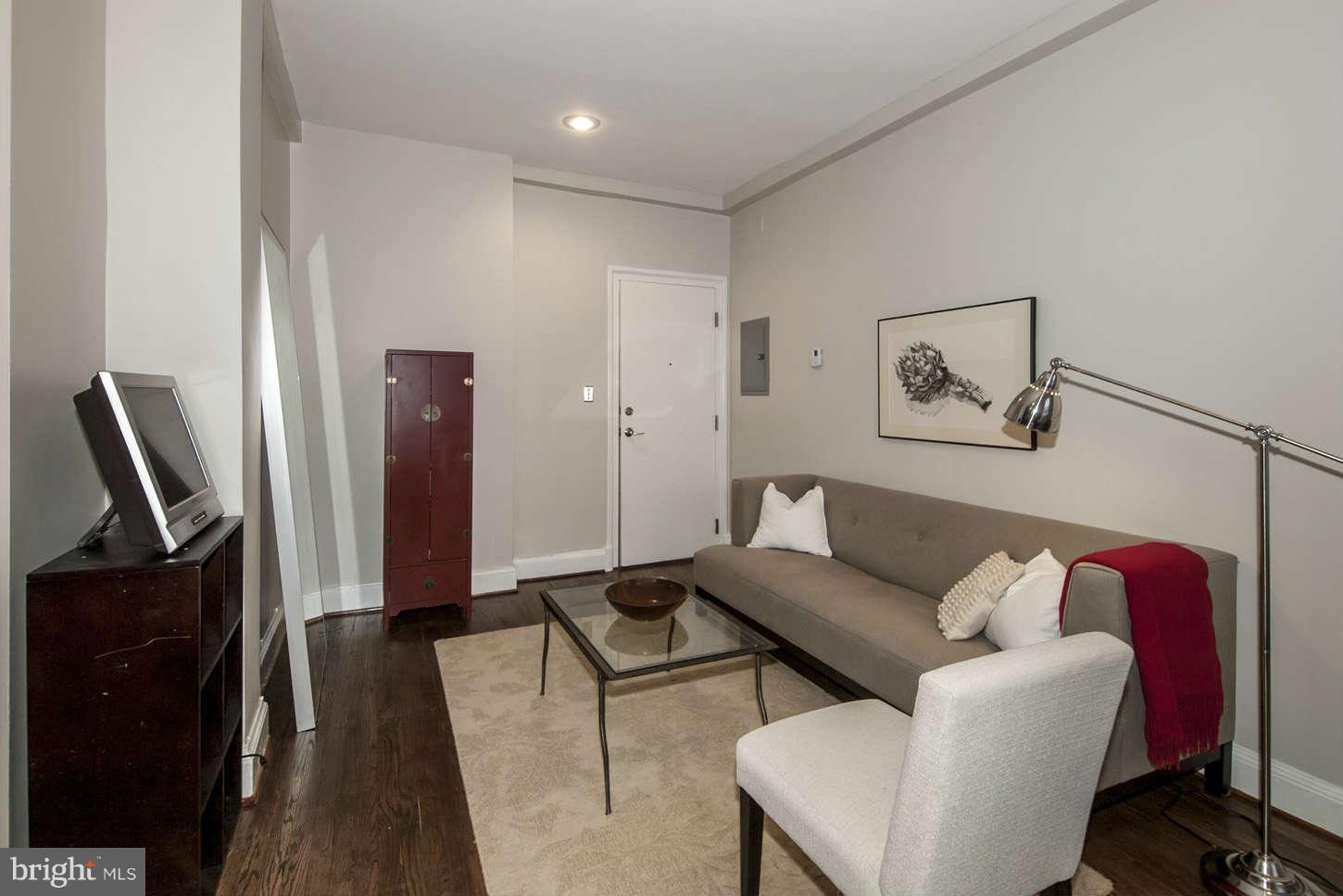 2010 Kalorama Road Northwest, Unit 303 Washington, DC 20009 - Photo 6 of 20 Living Room