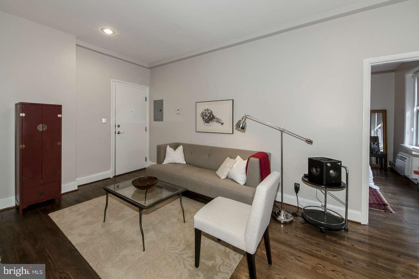 2010 Kalorama Road Northwest, Unit 303 Washington, DC 20009 - Photo 7 of 20 Living Room