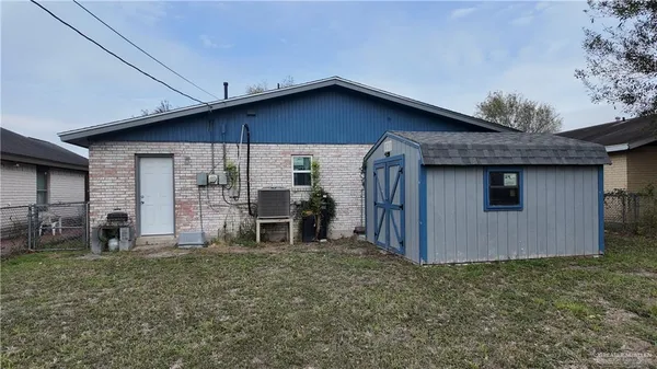 a view of a house with backyard and furniture