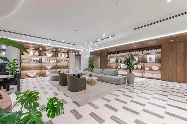 $5,083 | 3900 Alton Road, Unit 821, Miami Beach, FL 33140