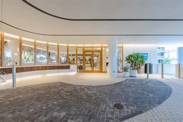 $5,083 | 3900 Alton Road, Unit 821, Miami Beach, FL 33140