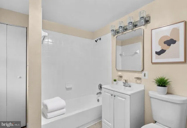 $400,000 | 5815 66th Avenue, Riverdale, MD 20737