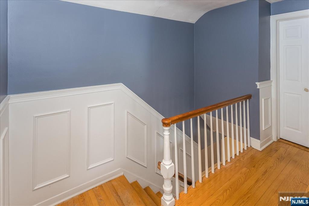 699 Kent Avenue Teaneck, NJ 07666 - Photo 16 of 31 a view of a hallway