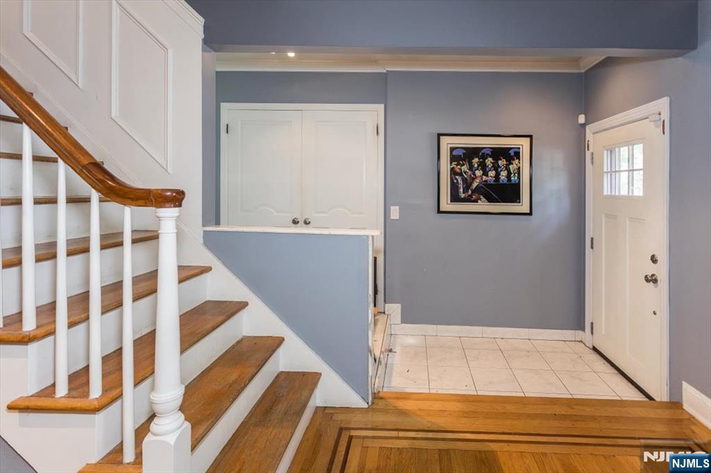 699 Kent Avenue Teaneck, NJ 07666 - Photo 4 of 31 a view of a staircase