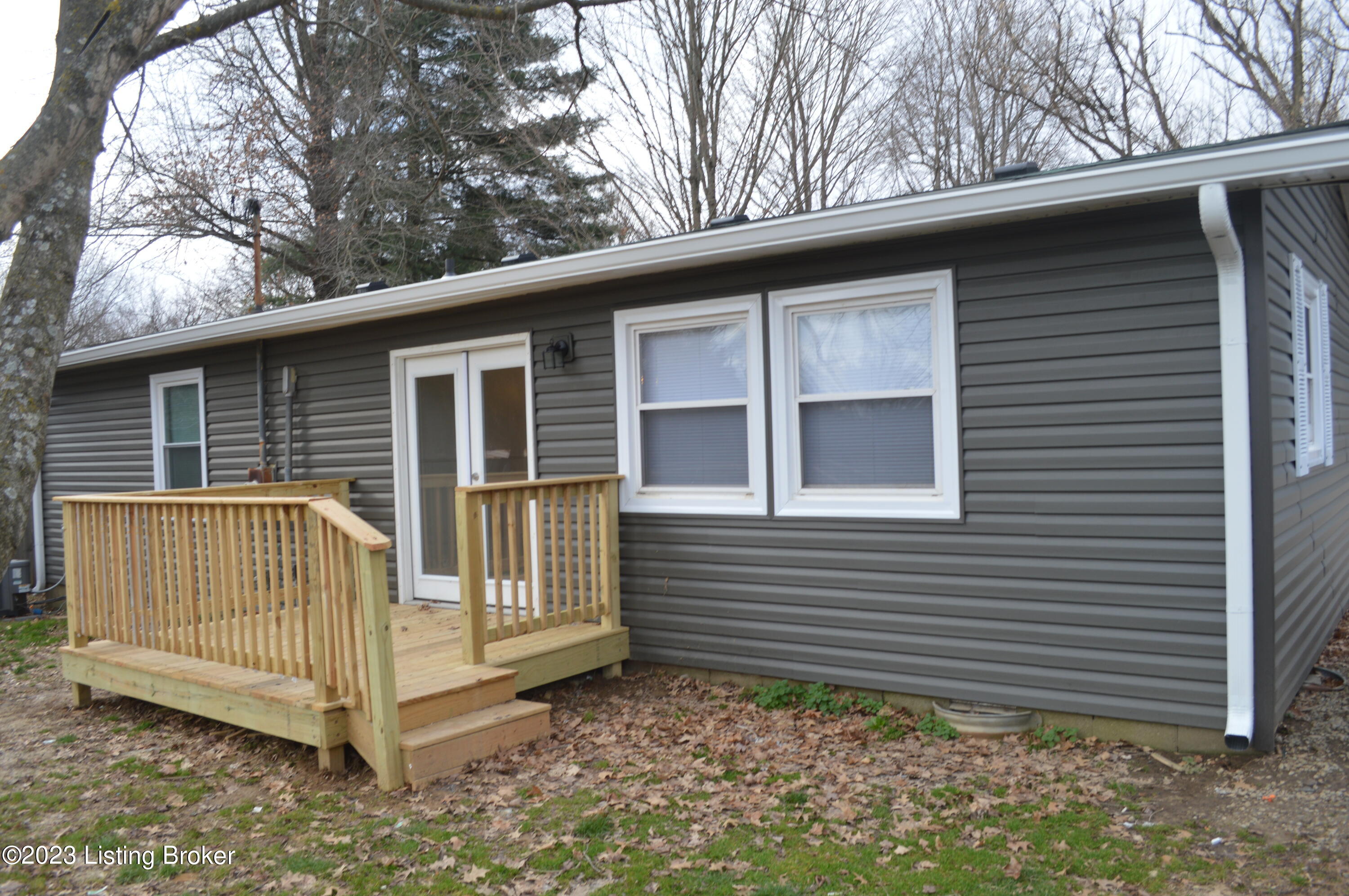 82 Greenbriar Road Milton, KY 40045 - Photo 3 of 21 DSC_0301