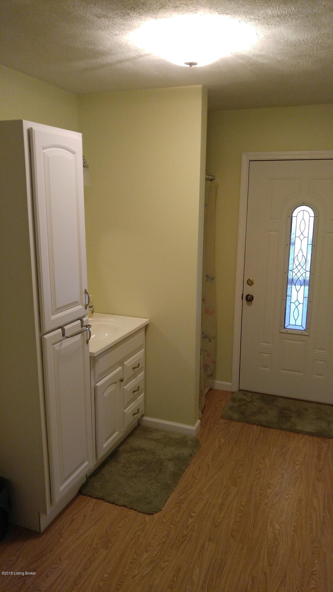 10227 Blue Lick Road Louisville, KY 40229 - Photo 36 of 43 0411181544a