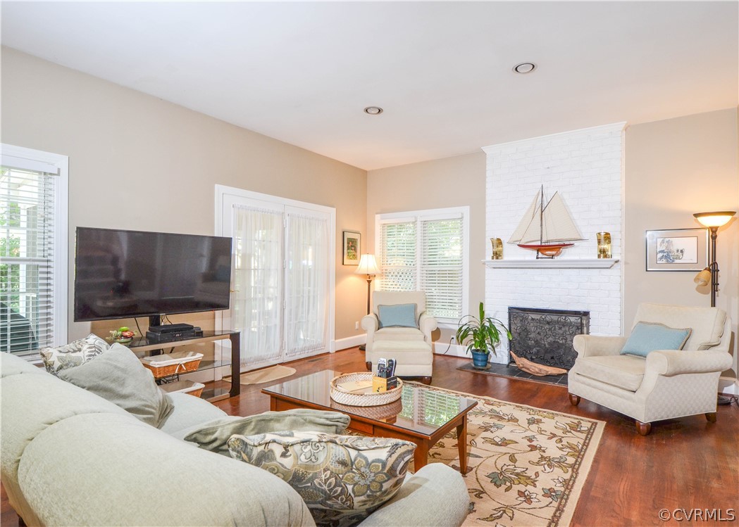 5329 Sylvan Road Richmond, VA 23225 - Photo 15 of 34 Family room with French doors to the screened-in p