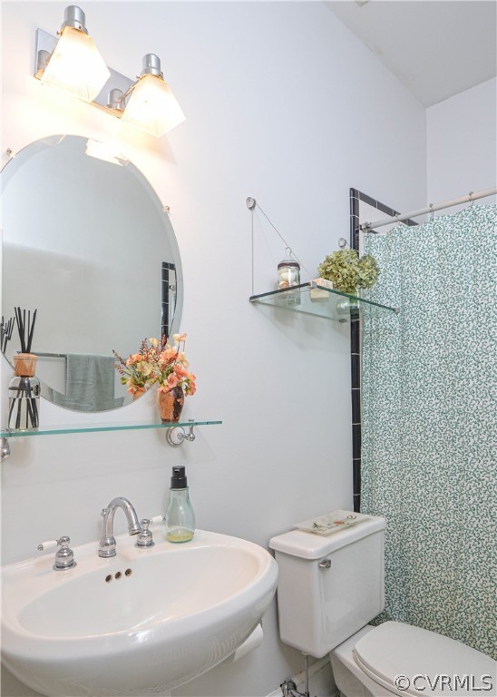 5329 Sylvan Road Richmond, VA 23225 - Photo 18 of 34 First floor full bathroom