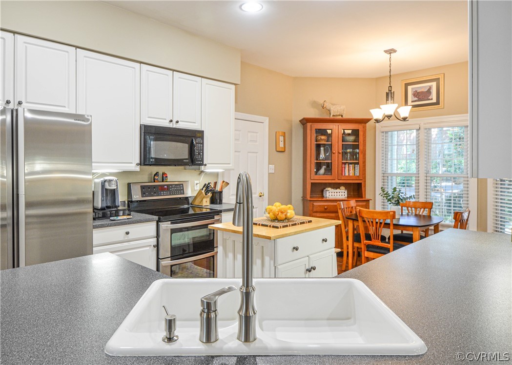 5329 Sylvan Road Richmond, VA 23225 - Photo 10 of 34 Looking into the kitchen from the family room